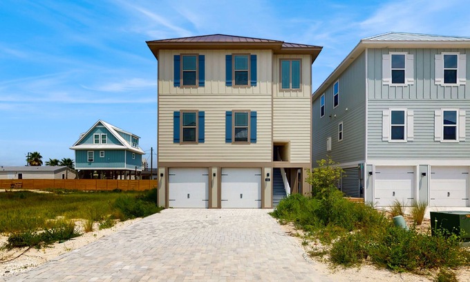 Ono Island House | Nautical home in coastal community with shared pool, Wifi, Pet friendly