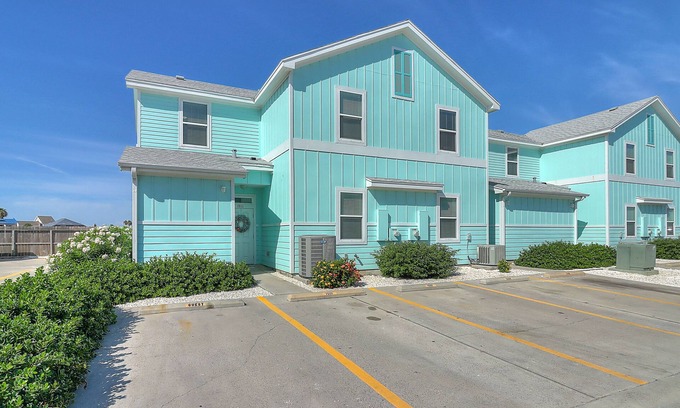 Corpus Christi House | Nautical Nemo Cay Townhouse – Family-Friendly Pools, Next to Waves Resort