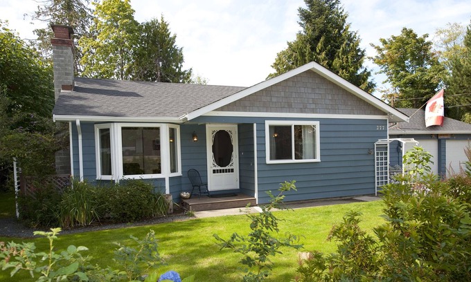 Regional District of Nanaimo House | Nautical Rancher In Qualicum Beach