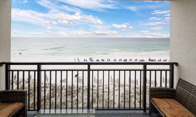Fort Walton Beach Condo | Nautilus 1505 5th Floor Gulf Front 1 Bedroom Free Beach Service 3/1-10/31