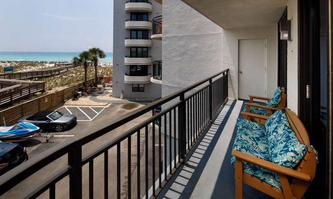 Fort Walton Beach Condo | Nautilus 2308 Gulf View 2BD/2BA 3rd Floor. Free Beach Service 3/1-10/31