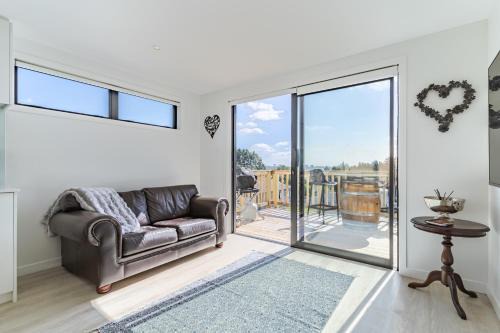 Maraetai Apartment | Nautilus self-catering cottage
