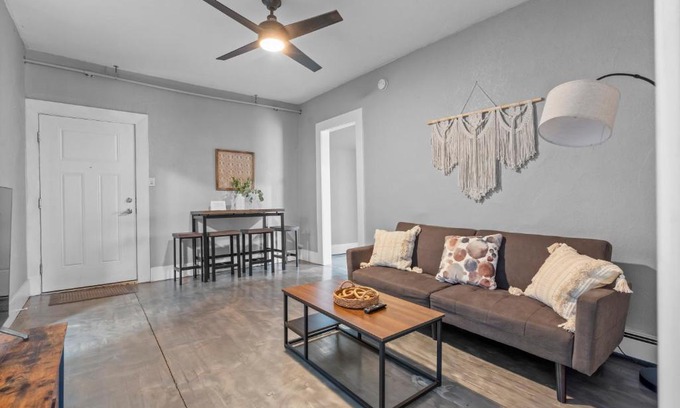 Sherman Hill Apartment | Navarre Apartments