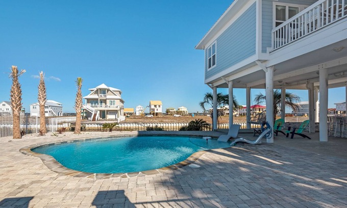 Navarre Beach House | Navarre Beach Bungalow /PRIVATE POOL & Dog Friendly + OPTIONAL 6 passenger cart