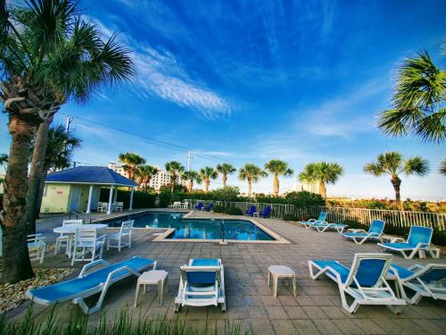 Navarre Beach Apartment | Navarre Beach Landing - Beach Gear Included - Walk to Beach - Sunset Views