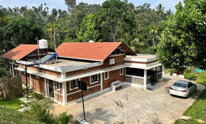 Sulthan Bathery House | Navaz Kalavara - Holiday Home