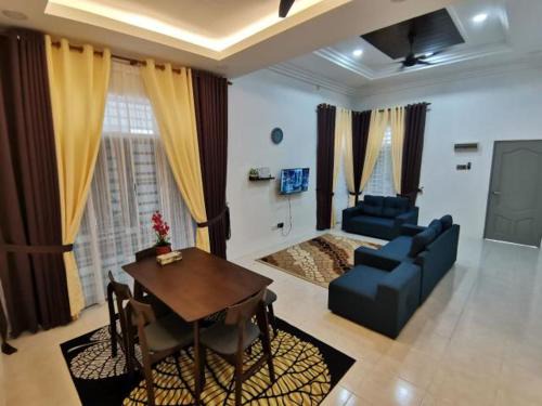 Kampong Raja House | Nawra Homestay Besut - Free Wifi