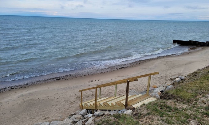 Jeddo Cottage | nCozy Lake Huron cottage, With internet, summer months beach access. n