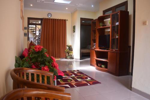 Depok House | Ndalem Cemara Homestay