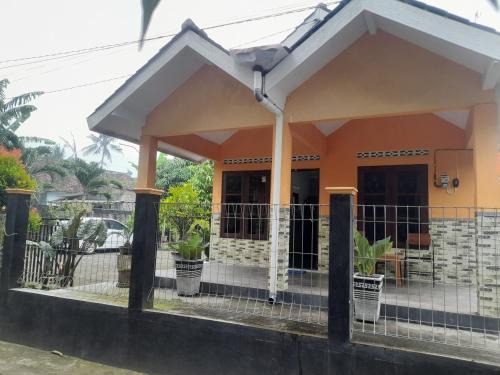 Prambanan Villa | Ndalem Katresnan Kalongan "Homestay"