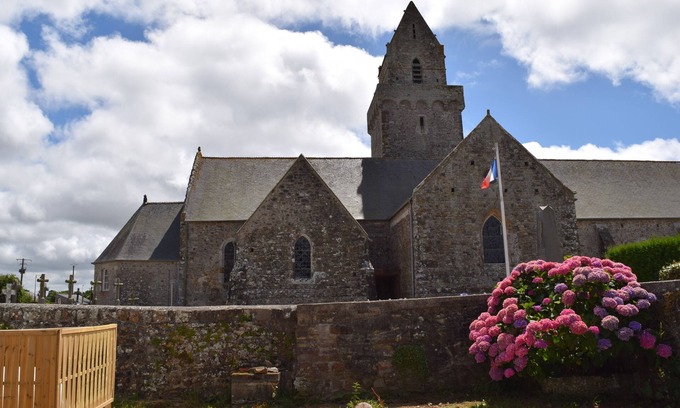 Saint-Nicolas-de-Pierrepont House | * NEW LISTING* Le Rêve - cottage with private garden and heated pool