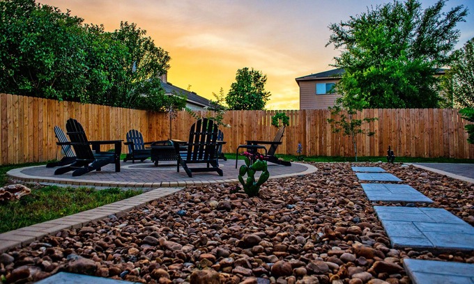 Cibolo House | NE SA Retreat | Fire Pit Patio Family Fun