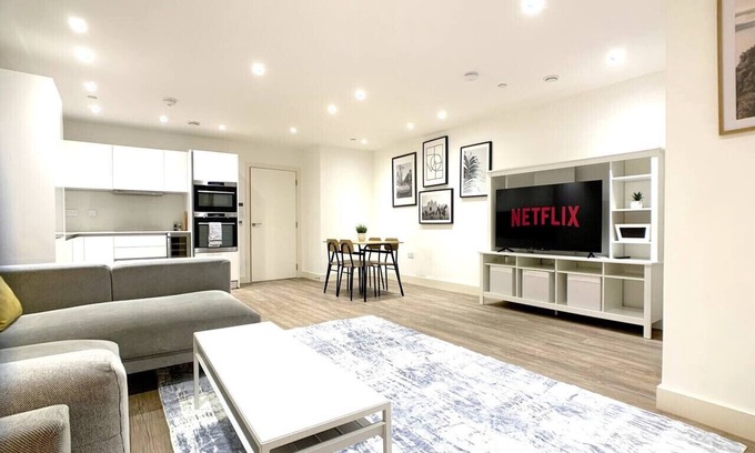 Peninsula Apartment | Near 02 Arena | Resident Gym | ModernApt w/Terrace