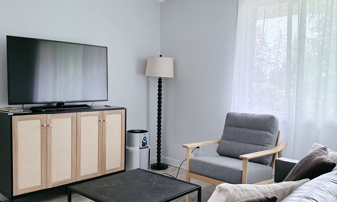 Spenard Apartment | Near Airport 2 bedroom Top Floor Apt