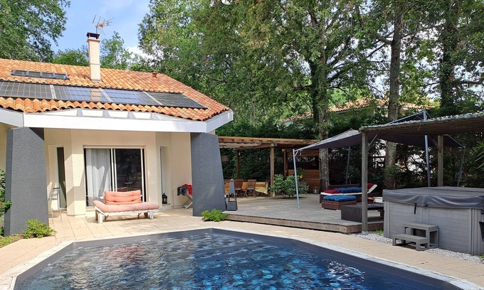 Saint-Jean-d'Illac House | NEAR ARCACHON BASIN, THE OCEAN AND BORDEAUX WITH SWIMMING POOL AND JACUZZI