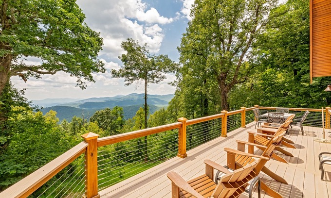 Old Fort Cabin | Near Asheville w/Awesome Mountain View!