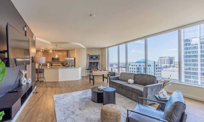 Downtown Phoenix Apartment | Near ASU Campus | Balcony, Pool, Gym, W/D, Parking