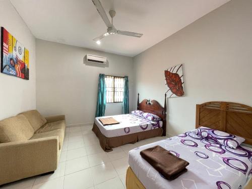 Kampung Telaga Batin House | Near Beach and Airport - Ivana Homestay Unit C1