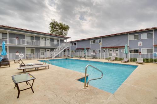 Biloxi Apartment | Near Beach and Casinos Biloxi Condo with Pool Access