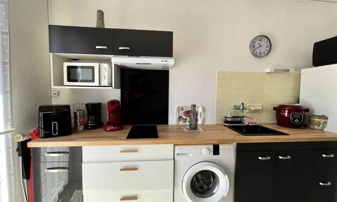 Port-la-Nouvelle Apartment | NEAR BEACH AND SHOPS: 1st floor: T2 for 4 persons