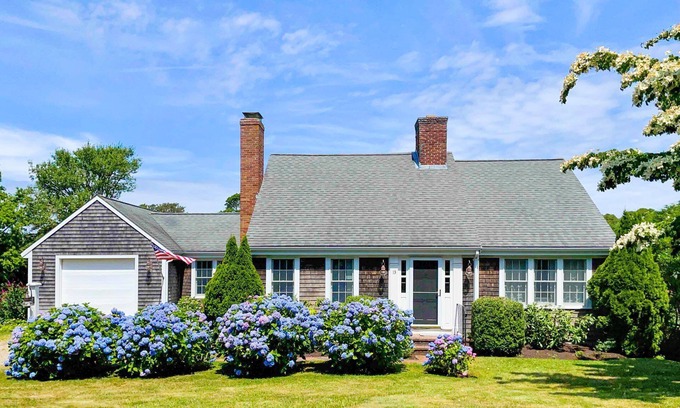 Chatham House | Near Beach Close to Town AC Units WiFi BreakAway