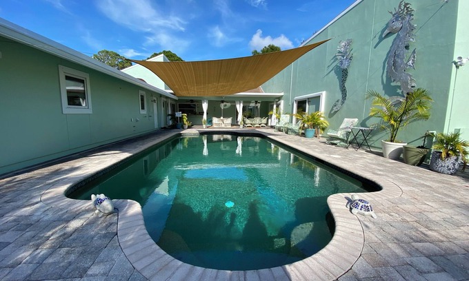 Seminole House | Near Beach, Pool, Paradise Awaits Adult Only The Green Room