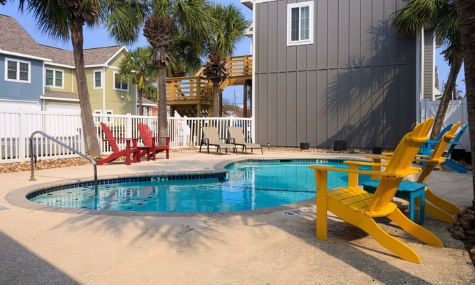 Port Aransas House | Near Beach, Shared Pool, Golf Cart Access