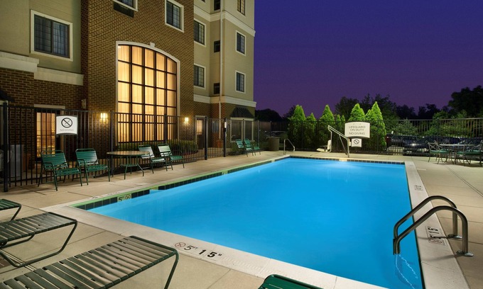 Linthicum Heights Condo | Near BWI Airport! Free Breakfast + Pool + Gym