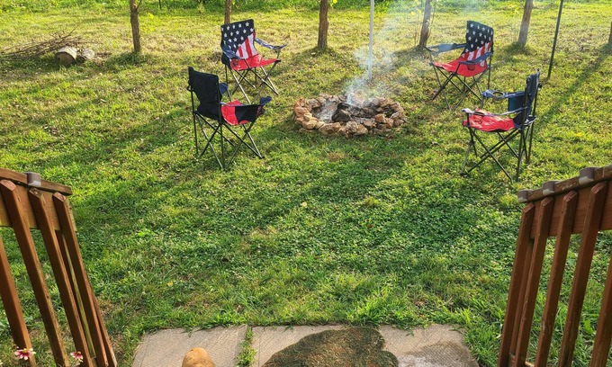 Camden County Other | Near Camdenton, Farmhouse Experience, Animals, Fun Lighting, Soundbar, Starlink