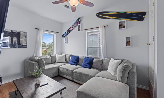 Greater Heights Apartment | Near Downtown Heights Apt | Yard Terrace WiFi Desk