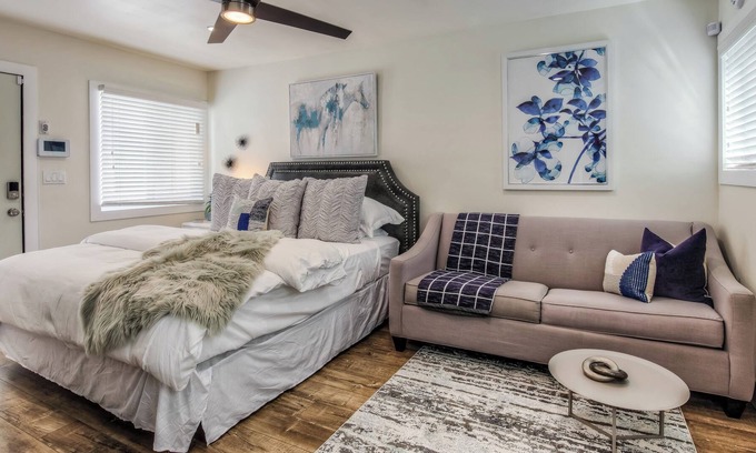 East Village Apartment | Near Downtown | Long Beach Studio Unit
