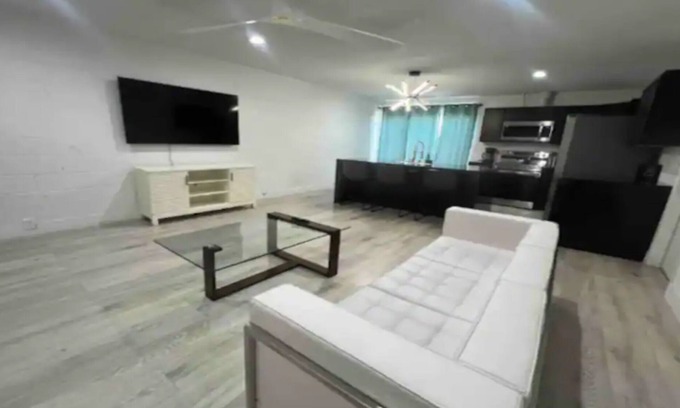 Las Vegas Apartment | Near Fremont Apartment 3beds,Parking,Pet friendly
