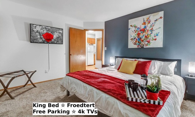 Wauwatosa Apartment | Near Froedtert - King Bed - Fast WiFi - Underground Parking