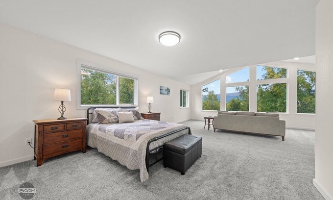 Wasilla House | Near Hatcher Pass with Fire Pit! Breathtaking Master Suite with Mnt Views!