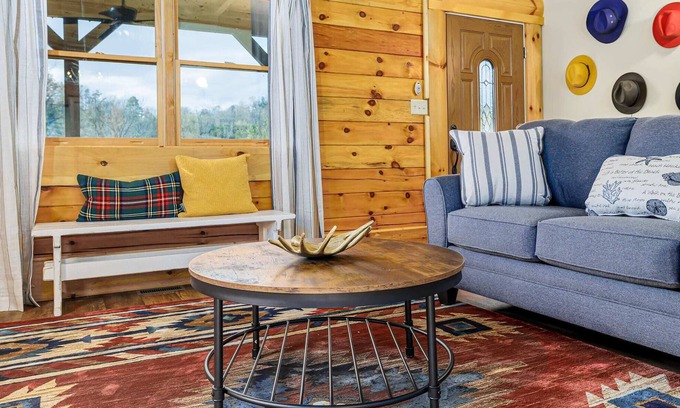 Stanley Cabin | Near Hiking & Caverns- Balkamore Cabin 1