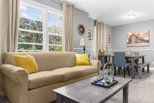 New Castle House | Near Hospital&Dining-Beds on Broadmoor- Both Units