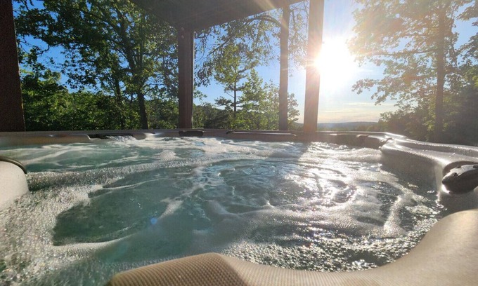 Norfork Cabin | Near Lake/River ~ Hot Tub!