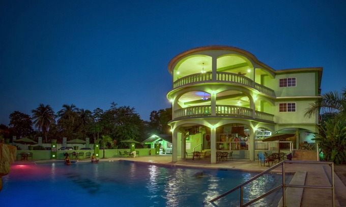 San Ignacio House | Near Macal river, walking distance to town, 'cabana'- MB