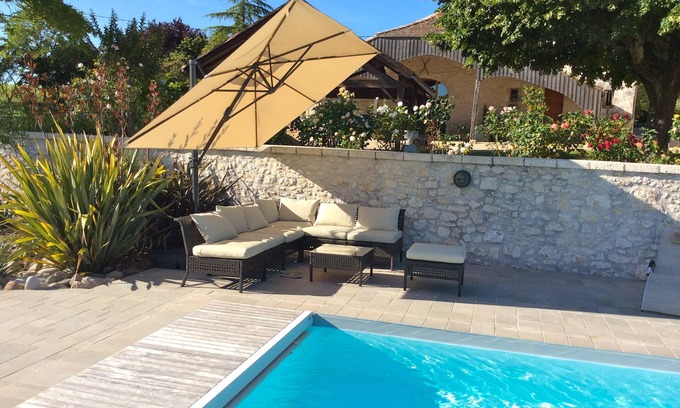 Bouniagues Cottage | Near Monbazillac charming gîte 3ha park heated swimming pool barn