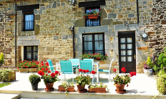 Tremblay Cottage | Near Mont St Michel Central To Many Sites of interests. Le Soleil sleeps 7/8