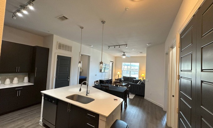 South Central Houston Apartment | Near NRG Stadium 2B2B Apartment, close to MD Anderson Hospital.