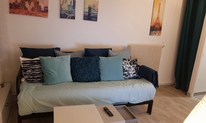 Quartier Atlantis Apartment | Near PARIS: Cozy Appartment at GARE Massy TGV & Massy Palaiseau & Direct Airport