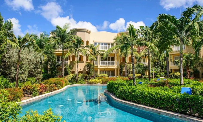 Cotton Ground House | Near Peak Heaven! 2 Spaces Beachfront Accommodation w/ Pool & Free Parking!