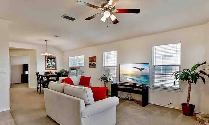 Cibolo House | Near San Antonio and San Marcos. Pool Access