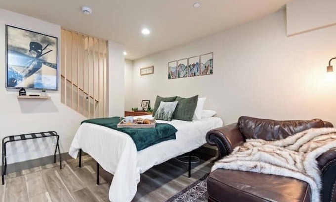 North Beacon Hill Apartment | Near Stadiums~Cosy Studio~High Speed WIFI~Roku