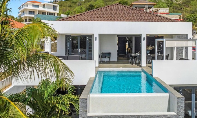 Sint Michiel House | Near the Coast Lux 5BR Villa w/4.5 Baths & Private Pool - The Cove by Bocobay