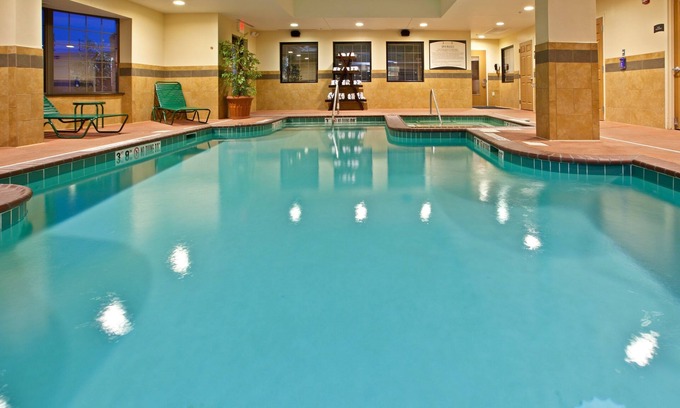 Downtown Indianapolis Condo | Near the Airport! Free Breakfast + Pool + Gym
