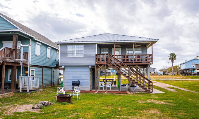 Cedar Lane House | Near the Caney Y! Minutes to Bay,Gulf, Beach!