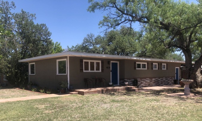 San Angelo House | Near the Loop. Centrally located. Only ten min drive to coliseum.