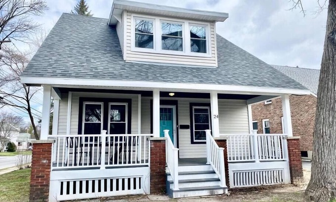 Scotia House | Near the ♥️ of Scotia |Charming 4BD Home🌻